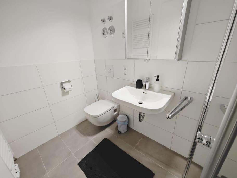 Ticasa Black-Zentral-Outlet-Aufzug-Stylisch-Unique Μέτσινγκεν Εξωτερικό φωτογραφία